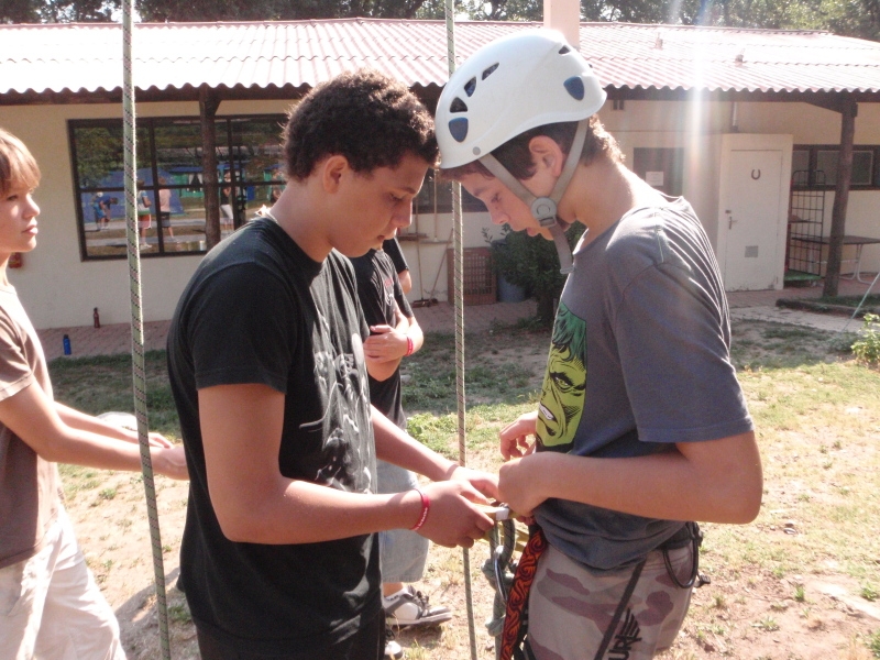 Village Camps International Summer Camp Ard&egrave;che, France 2019-07-26 https://www.villagecamps.com/journals_admin/images/68-11-Romain assisting Vito.jpg